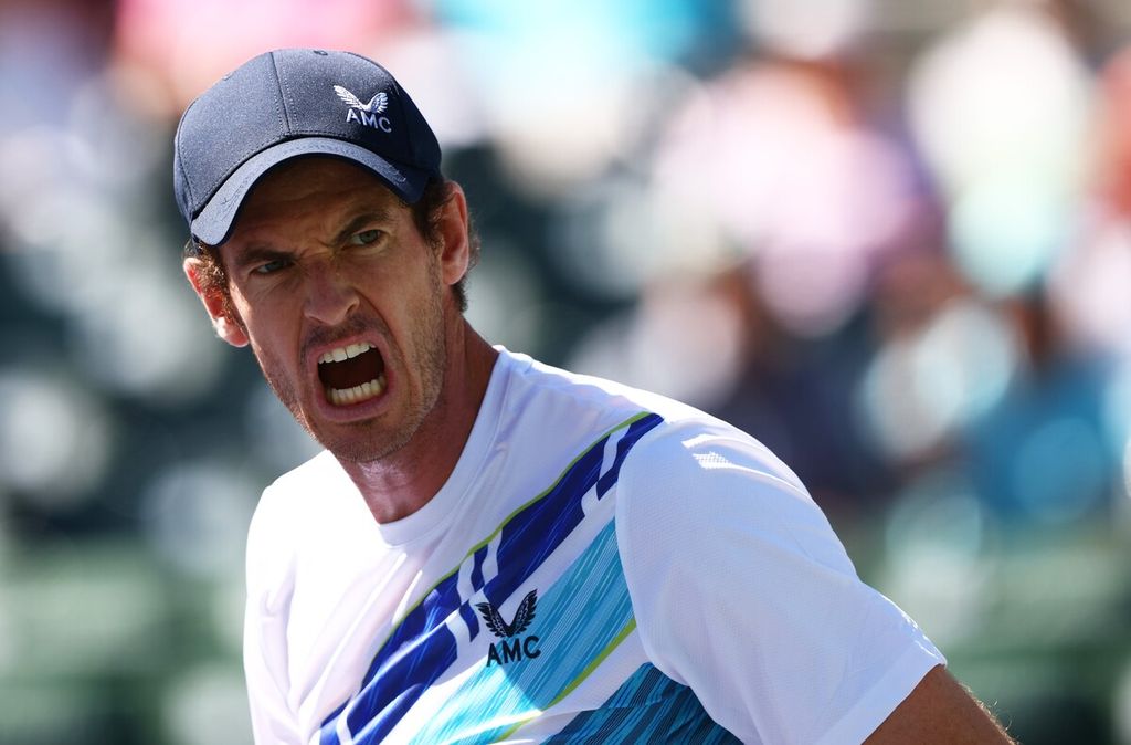 Ekspresi petenis senior Inggris Raya Andy Murray saat meraih poin melawan Taro Daniel (Jepang) pada laga babak pertama turnamen ATP Masters/WTA 1000 Indian Wells di Indian Wells, California, Jumat (11/3/2022). Murray menang atas Daniel dan meraih kemenangan ke-700 sebagai petenis profesional.