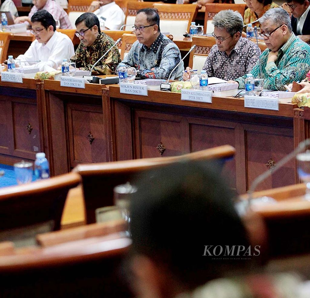 https://assetd.kompas.id/bhFR_YXBqUmrZ6kL0rvJKnT4NPs=/1024x986/filters:watermark(https://cdn-content.kompas.id/umum/kompas_main_logo.png,-16p,-13p,0)/https%3A%2F%2Fkompas.id%2Fwp-content%2Fuploads%2F2018%2F05%2F508660_getattachmenta00e5273-83b4-4ae5-abce-9918a306c34e500045.jpg