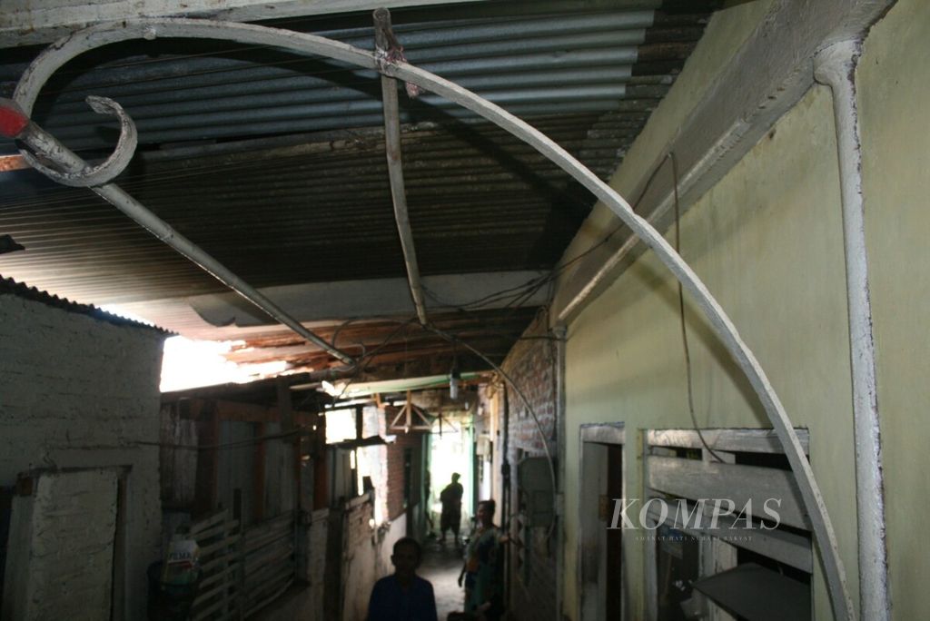https://assetd.kompas.id/c4Vrrd4tL6Ophy8zDf9Yl4Qtd0E=/1024x684/filters:watermark(https://cdn-content.kompas.id/umum/kompas_main_logo.png,-16p,-13p,0)/https%3A%2F%2Fkompas.id%2Fwp-content%2Fuploads%2F2019%2F05%2F20090318ILO-B_1556886624.jpg