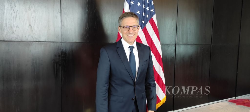 Staf Ahli Departemen Luar Negeri Amerika Serikat Derek Chollet memaparkan agenda lawatannya ke Indonesia, Rabu (22/3/2023) di Jakarta. Selain kerja sama bilateral Indonesia-AS, Chollet dan delegasinya juga membahas soal Myanmar.