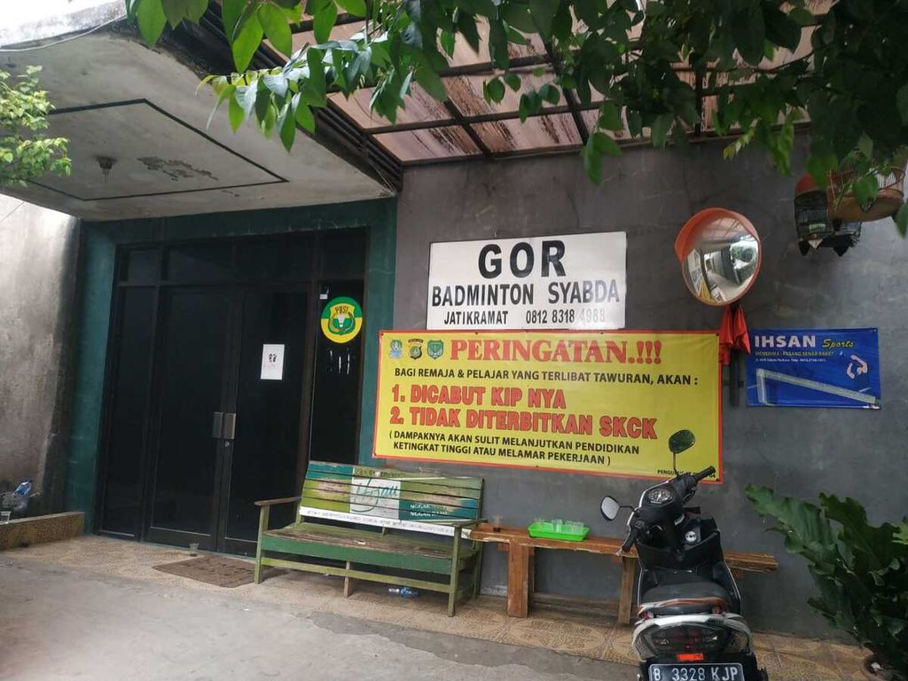 Suasana GOR Bulu Tangkis Syabda yang dikelola keluarga Syabda Perkasa Belawa (21) yang berada di Jalan H. Sibun RT 002 RW 004, Jati Kramat, Jati Asih, Kota Bekasi, Jawa Barat, Senin (20/3/2023).