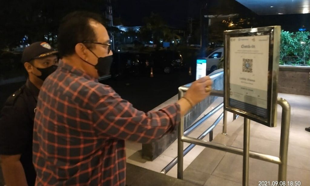 https://assetd.kompas.id/cG-taqjvdcKZOw10Qo2YKbSGtXQ=/1024x614/https%3A%2F%2Fkompas.id%2Fwp-content%2Fuploads%2F2021%2F09%2F20210909coke-mal-dibuka-dengan-prokes-ketat_1631188146.jpg