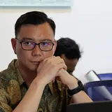 Peter Surya Wijaya, Terkendala Bahasa di China
