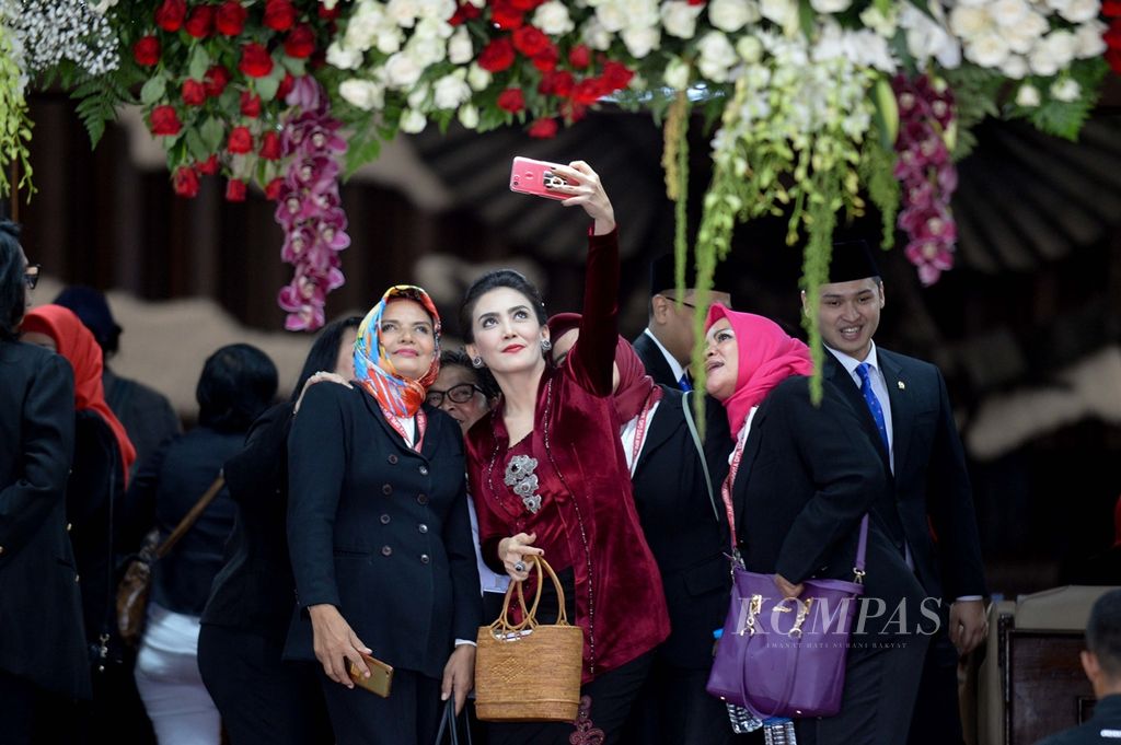 https://assetd.kompas.id/cTG9vVZ_5_fefjzxNWn9i8PGO7Q=/1024x681/filters:watermark(https://cdn-content.kompas.id/umum/kompas_main_logo.png,-16p,-13p,0)/https%3A%2F%2Fkompas.id%2Fwp-content%2Fuploads%2F2019%2F10%2F910a9298-9ad2-4466-ab53-e731ba46f0af_jpg.jpg