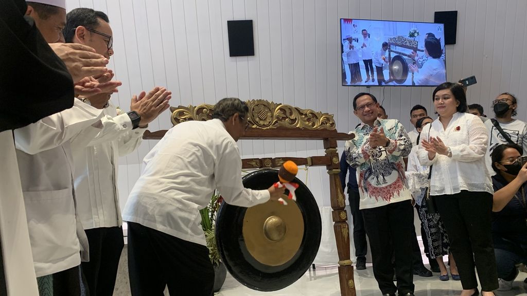 The inauguration ceremony of the West Bogor Indonesian Christian Church, Bogor, Sunday (9/4/2023). Coordinating Minister for Political, Legal and Security Affairs Mahfud MD inaugurated the church accompanied by Home Affairs Minister Tito Karnavian and Bogor Mayor Bima Arya.