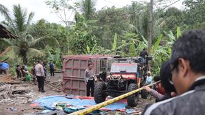 Braking Failure Allegedly Triggers Several Accidents on Downhill Road in Central Java