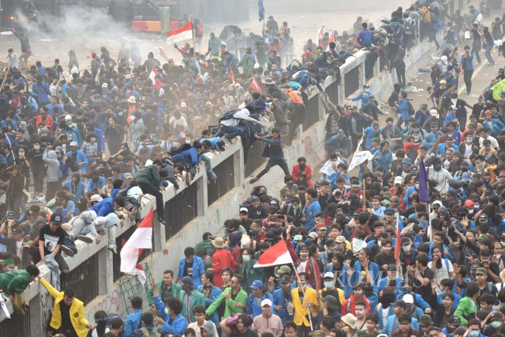 https://assetd.kompas.id/dg5QtpDSfDsVr4ipURNP0_ugf3U=/1024x684/filters:watermark(https://cdn-content.kompas.id/umum/kompas_main_logo.png,-16p,-13p,0)/https%3A%2F%2Fkompas.id%2Fwp-content%2Fuploads%2F2019%2F12%2F20190924WAK11_1577547243.jpg