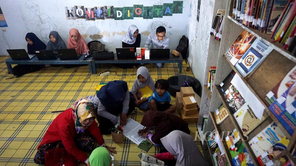 https://assetd.kompas.id/ds2mQnOoA-ldujtNPn280Q9Ng7w=/1024x576/filters:watermark(https://cdn-content.kompas.id/umum/kompas_main_logo.png,-16p,-13p,0)/https%3A%2F%2Fkompas.id%2Fwp-content%2Fuploads%2F2018%2F05%2F20180506_ENGLISH-DESA-DIGITAL_A_web.jpg