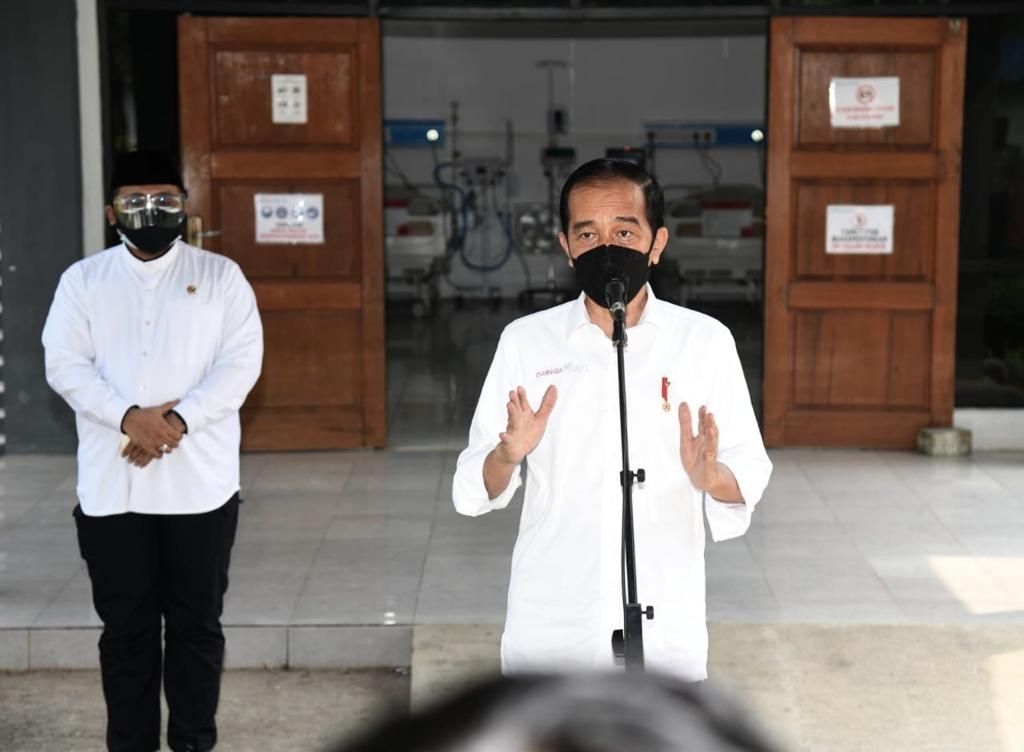 https://assetd.kompas.id/dvNnBgwKq_bjpmEyh9Vf7DHHB8M=/1024x752/https%3A%2F%2Fkompas.id%2Fwp-content%2Fuploads%2F2021%2F07%2FPresiden-Jokowi-didampingi-Menag-Yaqut-9-Juli-2021_1625825617.jpeg