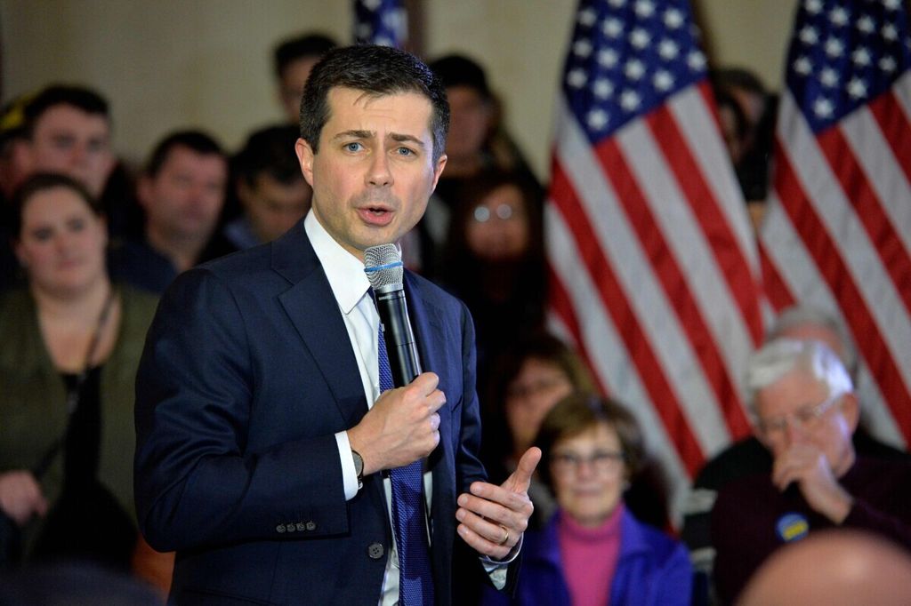 Menteri Perhubungan Amerika Serikat Pete Buttigieg. Dalam foto yang diambil pada 6 Februari 2020 ini, ia masih menjadi bakal calon presiden Amerika Serikat dari Partai Demokrat.