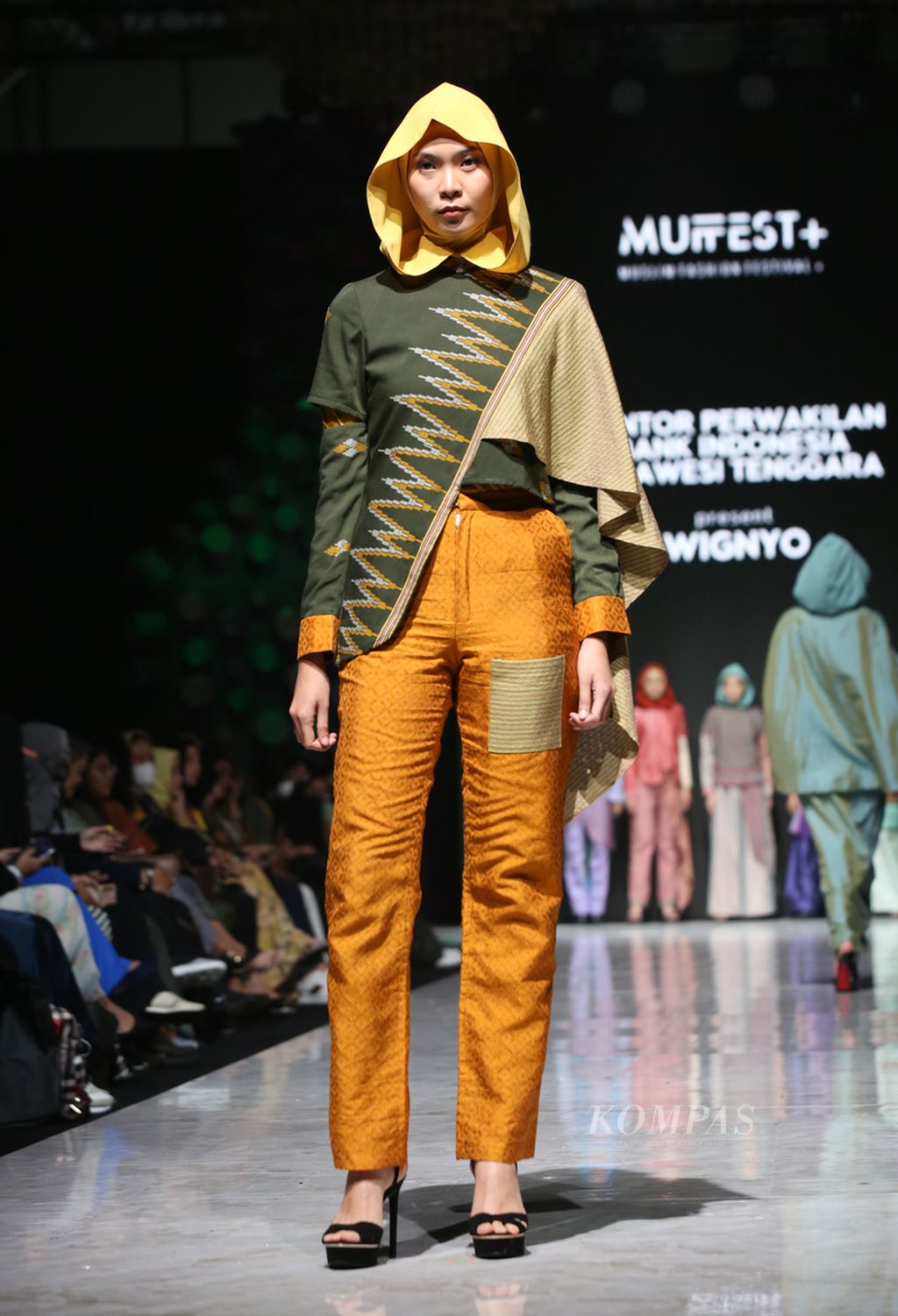 Karya perancang Wignyo di ajang Muslim Fashion Festival 2023 di Jakarta, awal Maret 2023. 
