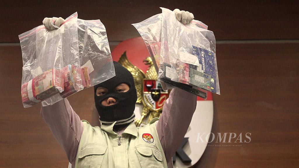 https://assetd.kompas.id/eBT055KsbgFJbg1TNdql9sgJhcU=/1024x576/filters:watermark(https://cdn-content.kompas.id/umum/kompas_main_logo.png,-16p,-13p,0)/https%3A%2F%2Fkompas.id%2Fwp-content%2Fuploads%2F2017%2F09%2F20170918H6_ENGLISH-TAJUK-1_A_web.jpg