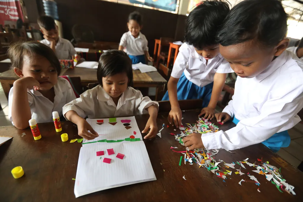 Kencangkan Ikat Pinggang, Rata-rata Biaya SD Swasta Capai Rp 211,2 Juta Per Anak