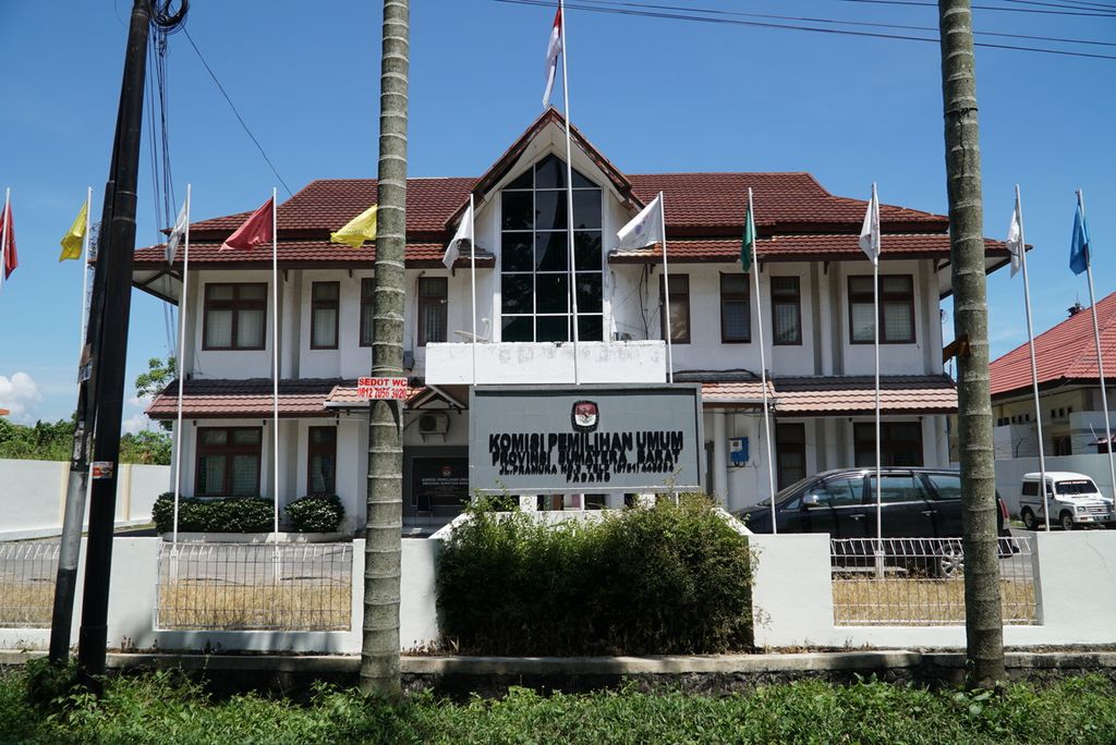Suasana Kantor KPU Sumatera Barat di Padang, Selasa (30/4/2019). 