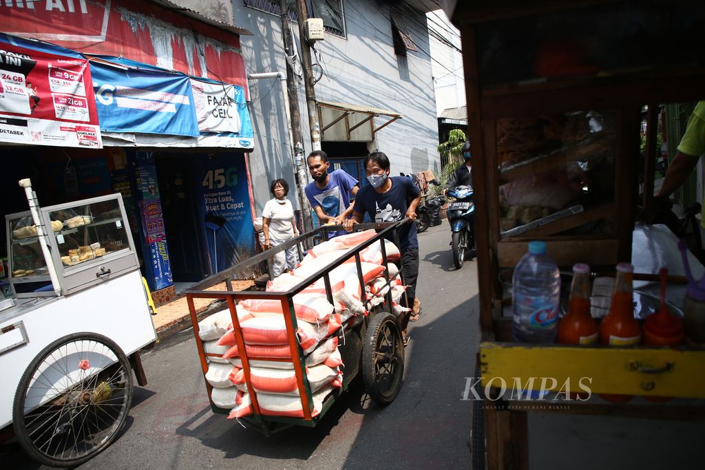https://assetd.kompas.id/eKTk_ao67mjCp1VtRQwB27GApjo=/1024x683/filters:watermark(https://cdn-content.kompas.id/umum/kompas_main_logo.png,-16p,-13p,0)/https%3A%2F%2Fkompas.id%2Fwp-content%2Fuploads%2F2021%2F07%2F25031a61-7d04-4385-aed4-123315cda94b_jpg.jpg