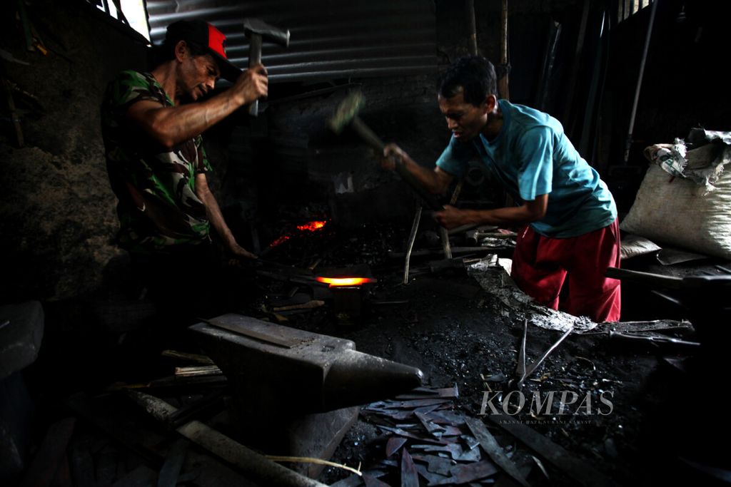 https://assetd.kompas.id/eO-y3bH-m93SZUACSqKHgDjrzNs=/1024x683/filters:watermark(https://cdn-content.kompas.id/umum/kompas_main_logo.png,-16p,-13p,0)/https%3A%2F%2Fkompas.id%2Fwp-content%2Fuploads%2F2021%2F03%2FIMG_1869_1616400166.jpg