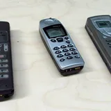 Sejumlah Gen Z Lebih Bahagia dengan Telepon ”Bodoh”