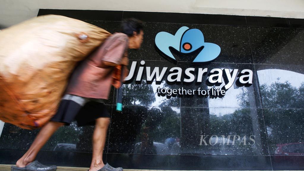 https://assetd.kompas.id/eWmVS1wIcj6_b9E6OJYkcd-q52I=/1024x576/filters:watermark(https://cdn-content.kompas.id/umum/kompas_main_logo.png,-16p,-13p,0)/https%3A%2F%2Fkompas.id%2Fwp-content%2Fuploads%2F2020%2F02%2F20200204_ENGLISH-JIWASRAYA_A_web_1580829093.jpg