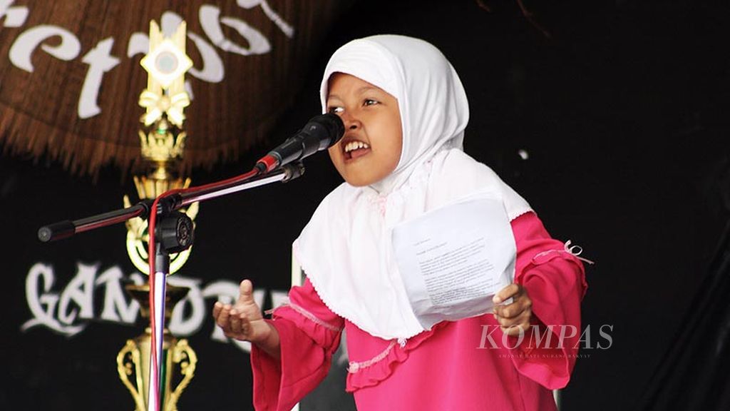 https://assetd.kompas.id/eobBs0YJmRsSoAAmGr41m8T0shw=/1024x576/filters:watermark(https://cdn-content.kompas.id/umum/kompas_main_logo.png,-16p,-13p,0)/https%3A%2F%2Fkompas.id%2Fwp-content%2Fuploads%2F2018%2F05%2FPASANGGIRI-SENI-SUNDA-DAN-MACA-SAJAK-SUNDA-01-09-copy.jpg