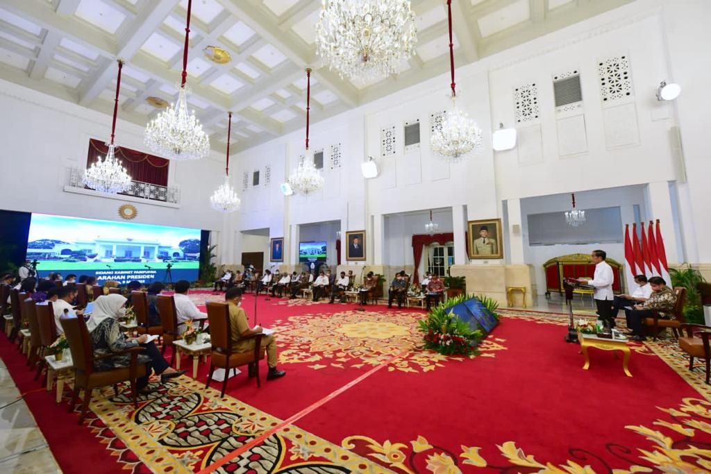 Presiden Joko Widodo dalam pengantar Sidang Kabinet Paripurna yang digelar pada Senin (9/5/2022) di Istana Negara, Jakarta.