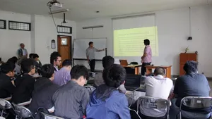 ”Student Loan” di Tengah Mahalnya Biaya Pendidikan Tinggi Indonesia