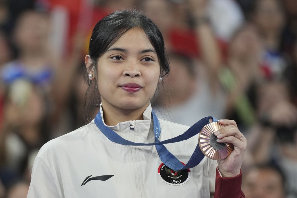 Gregoria Mariska Tunjung, pebulu tangkis Indonesia, meraih medali perunggu nomor tunggal putri Olimpiade Paris 2024 di Paris, Perancis, Senin (5/8/2024).