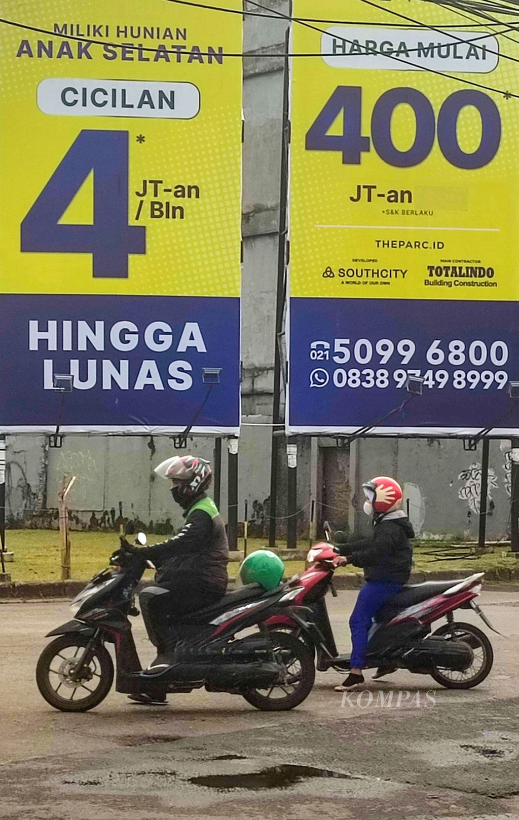 Penawaran hunian baru oleh sebuah pengembang perumahan di kawasan Pondok Cabe, Tangerang Selatan, Banten, Rabu (8/3/2022). 