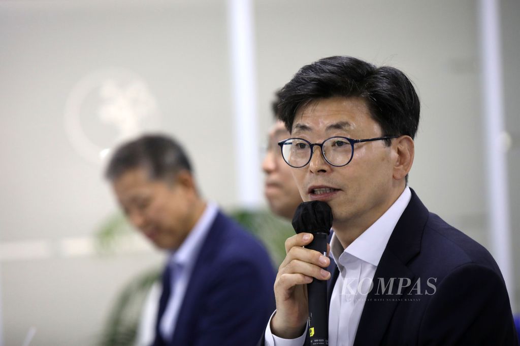 Wakil Menteri Kerja Sama Pembangunan Internasional Korea Selatan Hahn Gyeong-phil menyampaikan sambutan saat berkunjung ke Kampus Universitas Multimedia Nusantara (UMN) di Tangerang, Banten, Rabu (20/9/2023). 