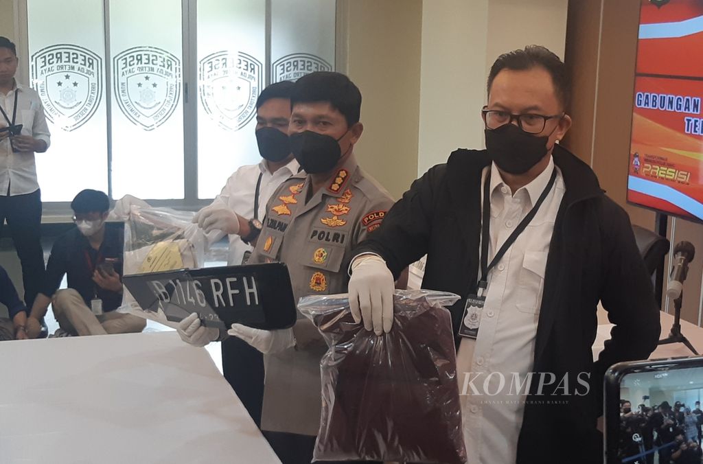Polda Metro Jaya merilis kasus pemukulan pengemudi mobil di jalan dalam konferensi pers di Polda Metro Jaya, Jakarta, Senin (6/6/2022).