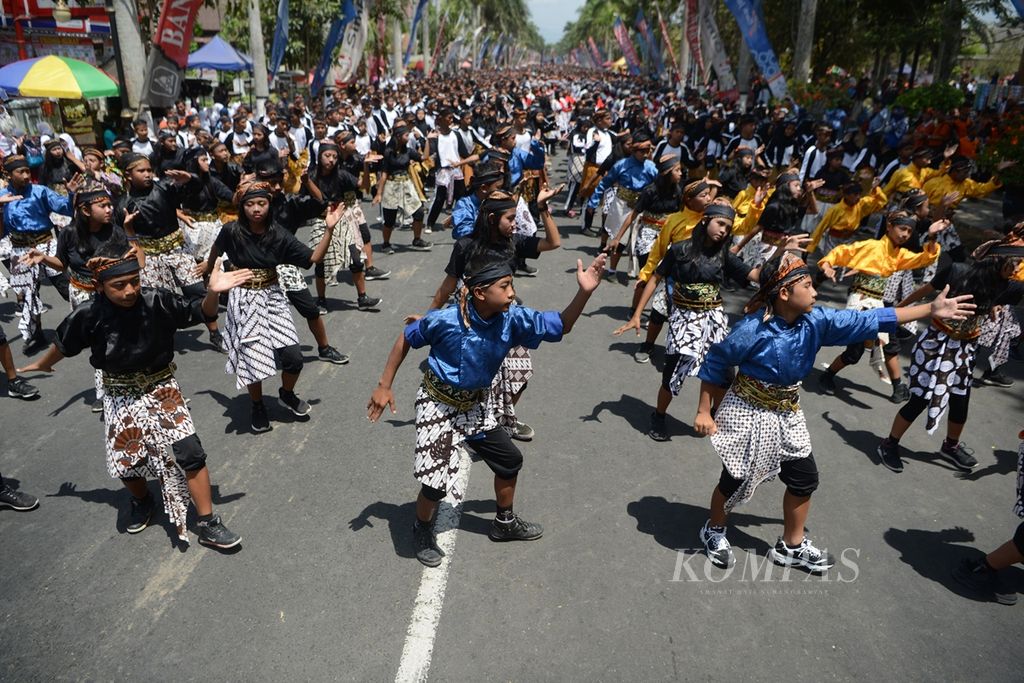 https://assetd.kompas.id/gAQNjyqOGG-EdeVZ4Y9jUGff2ZQ=/1024x683/filters:watermark(https://cdn-content.kompas.id/umum/kompas_main_logo.png,-16p,-13p,0)/https%3A%2F%2Fkompas.id%2Fwp-content%2Fuploads%2F2019%2F10%2F5868550c-ad91-491d-b8c1-19dc39d1740e_jpg.jpg