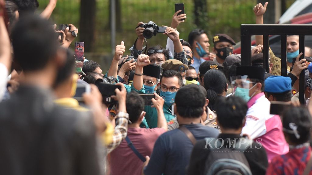 https://assetd.kompas.id/gDSGx3awxHcYB5LtkeALxaidcd0=/1024x576/filters:watermark(https://cdn-content.kompas.id/umum/kompas_main_logo.png,-16p,-13p,0)/https%3A%2F%2Fkompas.id%2Fwp-content%2Fuploads%2F2020%2F09%2F5bc74e50-30b7-4897-8b18-1300f93a68f9_jpg.jpg
