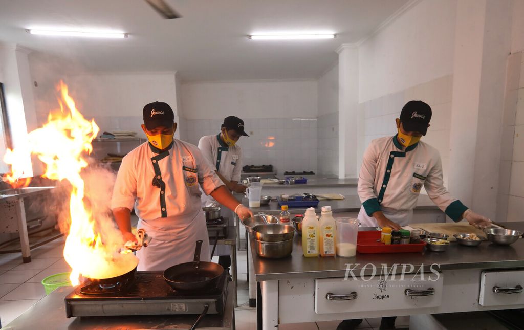 https://assetd.kompas.id/gQG3nz68k_uTEKzuoip5Dvf_s_g=/1024x645/filters:watermark(https://cdn-content.kompas.id/umum/kompas_main_logo.png,-16p,-13p,0)/https%3A%2F%2Fkompas.id%2Fwp-content%2Fuploads%2F2020%2F06%2F49814ac5-0d43-4f07-8b5d-14d4f07f564a_jpg.jpg