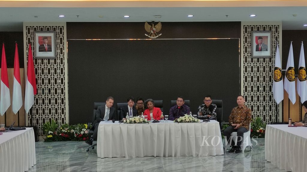 Suasana peluncuran Sekretariat Just Energy Transition Partnership Indonesia di Kantor Kementerian Energi dan Sumber Daya Mineral (ESDM), Jakarta, Kamis (16/2/2023). Tim dalam JETP, yang di dalamnya terdapat Pemerintah Indonesia, PT Perusahaan Listrik Negara (Persero), negara-negara serta lembaga pendukung akan menyusun Perencanaan Investasi Komprehensif (Comprehensive Investment Plan/CIP) dalam 3-6 bulan.