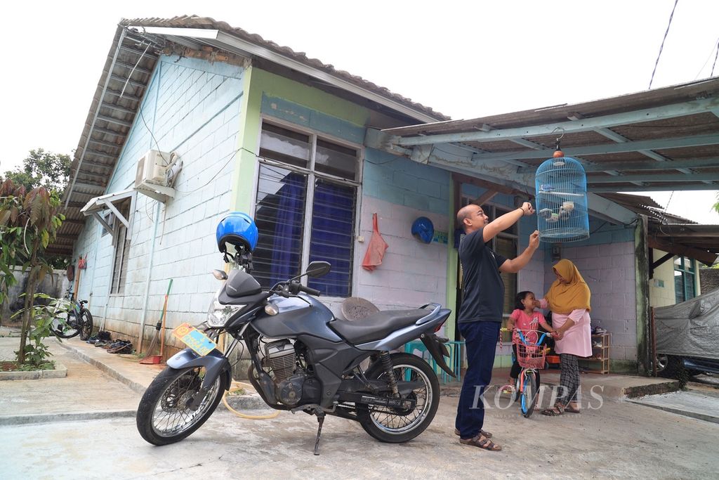Kopda Niki Lauda Marines bersama keluarganya tinggal di rumah dinas TNI AL di Desa Ciangsana, Gunung Putri, Bogor, Jawa Barat, Sabtu (17/9/2022). 