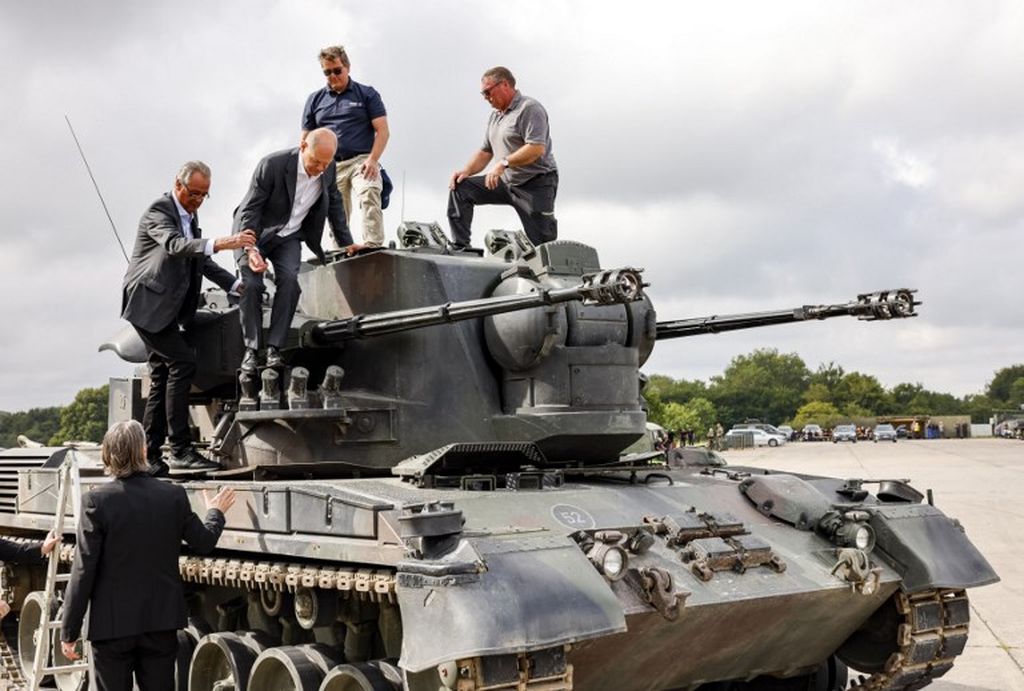 Panser Gepard milik Jerman di tempat perawat dan latihan di Oldenburh, Jerman, pada Agustus 2022. Panser itu sebagian dari senjata antiserangan udara yang diberikan Amerika Serikat dan sekutunya kepada Ukraina.