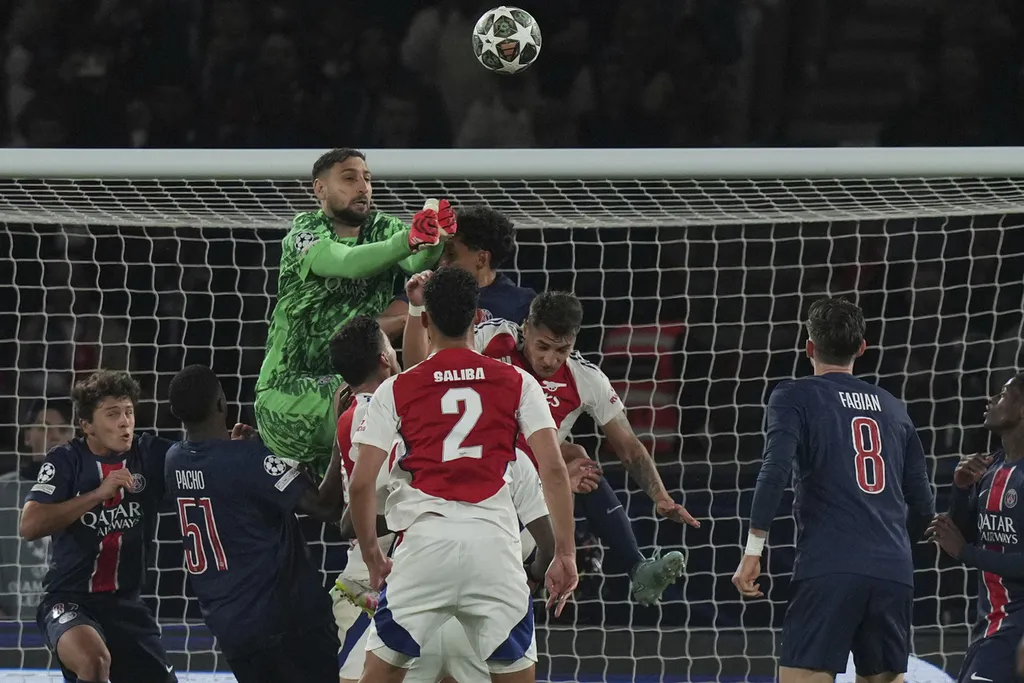 Gigio Donnarumma Mengukir Sejarah: Debut Sempurna di Derby Manchester, Kunci Kemenangan dan Frustrasi Penyerang United
