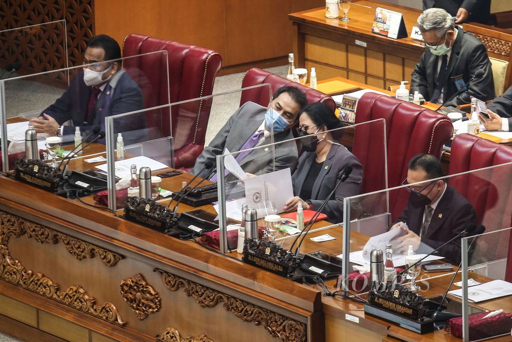 https://assetd.kompas.id/gy7peAmBxxlVadVJ01NT5rLfMgE=/1024x683/filters:watermark(https://cdn-content.kompas.id/umum/kompas_main_logo.png,-16p,-13p,0)/https%3A%2F%2Fkompas.id%2Fwp-content%2Fuploads%2F2021%2F06%2F37704d2d-5ea7-4bac-aea3-21b1263a893e_jpg.jpg