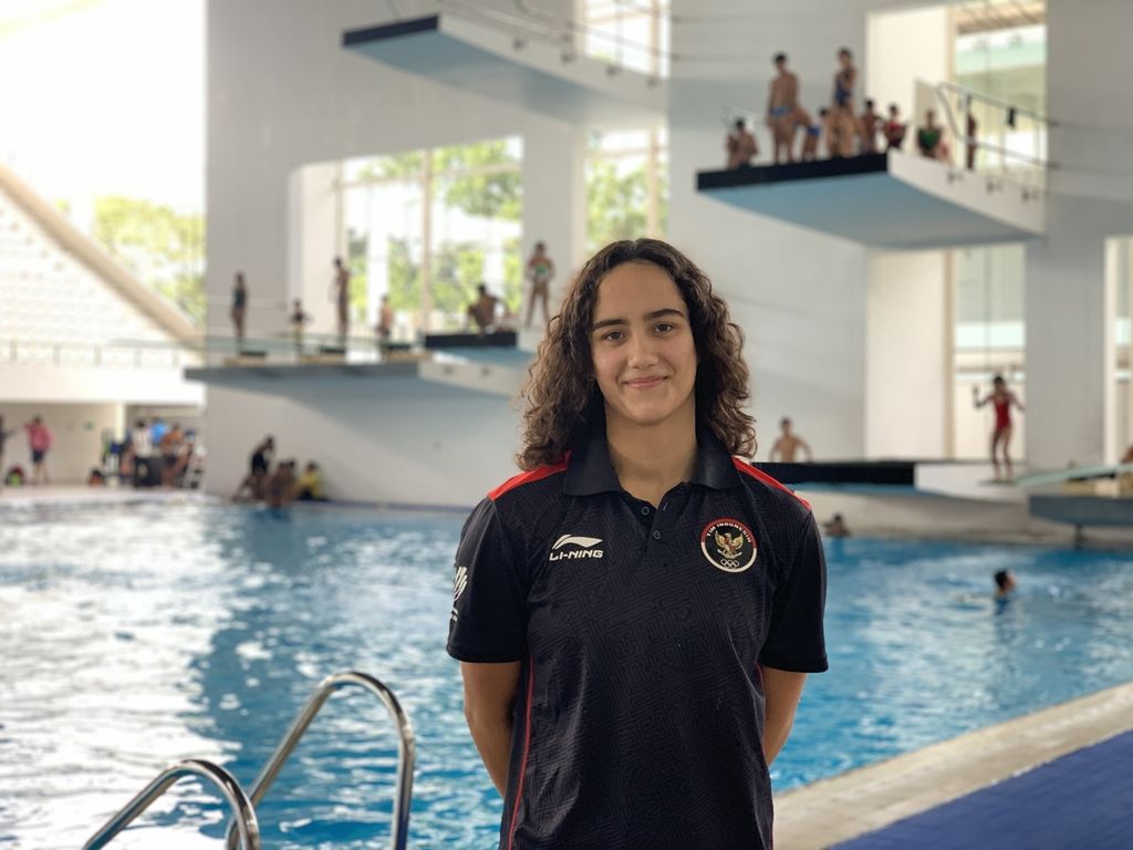 Perenang pelatnas Indonesia, Masniari Wolf (17) saat Kejuaraan Akuatik Indonesia Terbuka atau IOAC 2022 di Stadion Akuatik Gelora Bung Karno, Jakarta, Kamis (15/12/2022).