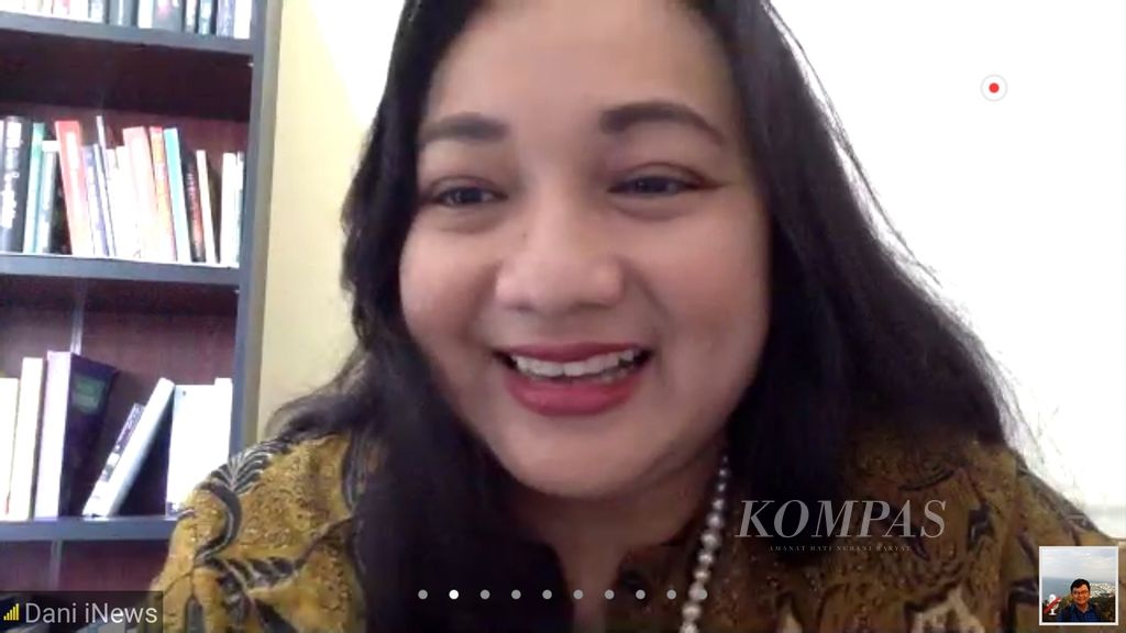Tampilan layar Direktur Program Institute for Development of Economics and Finance (Indef) Esther Sri Astuti. 