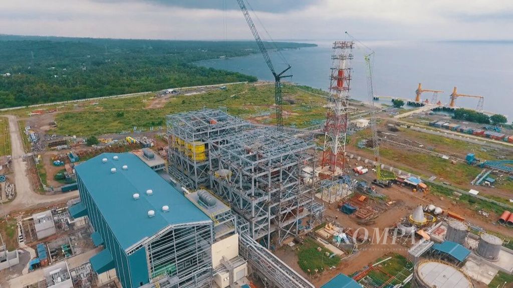 Foto udara yang memperlihatkan proyek pembangunan PLTU Sambelia di Desa Padakguar, Kecamatan Sembelia, Lombok Timur, Nusa Tenggara Barat, Selasa (18/1/2022).