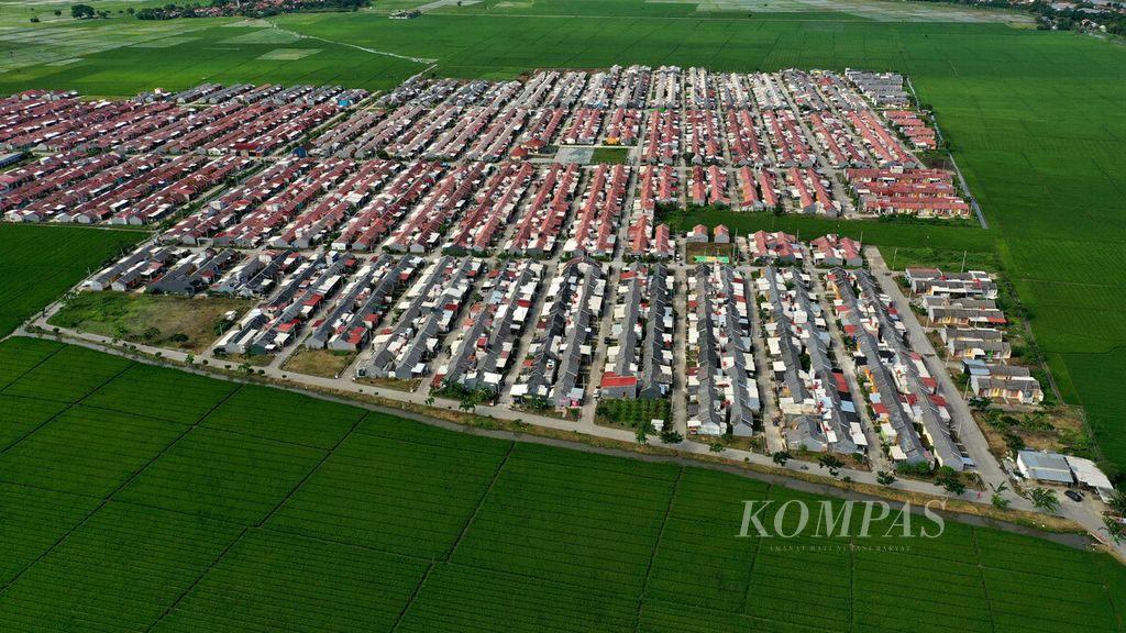 Hunian warga di Kecamatan Kedungwaringin, Kabupaten Bekasi, Jawa Barat, Minggu (26/12/2021).  