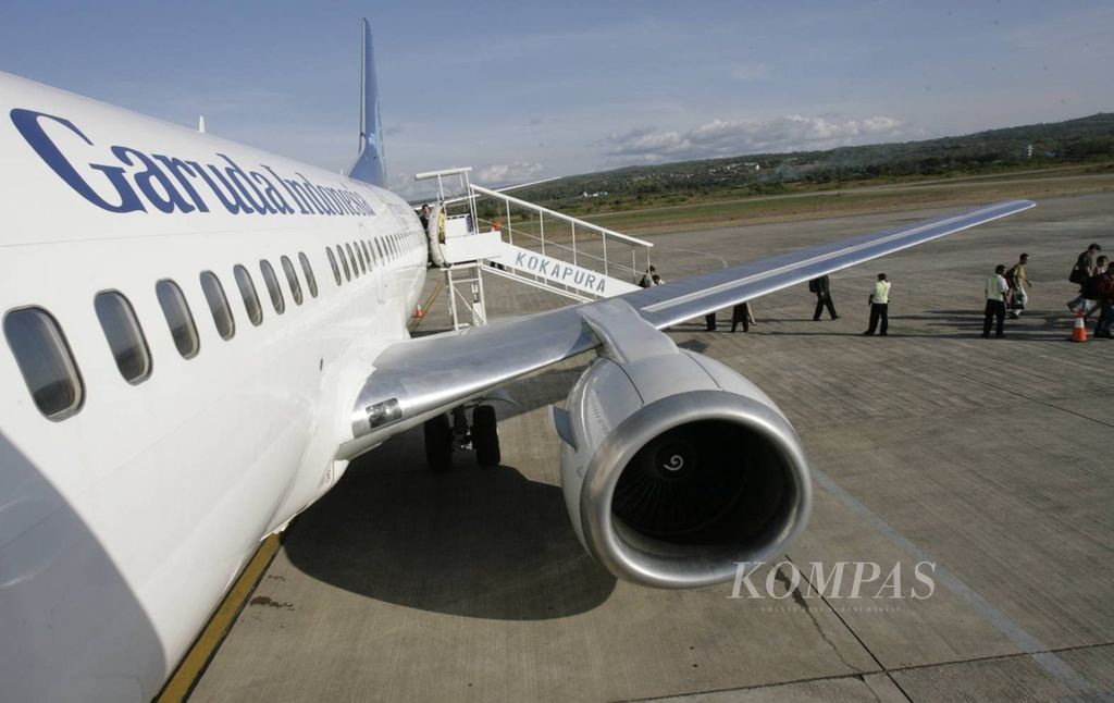 Foto ilustrasi pesawat Boeing 737-300 Garuda Indonesia. Pesawat Garuda itu baru saja mendarat di Bandara El Tari, Kupang, Nusa Tenggara Timur, Jumat (1/5/2009).