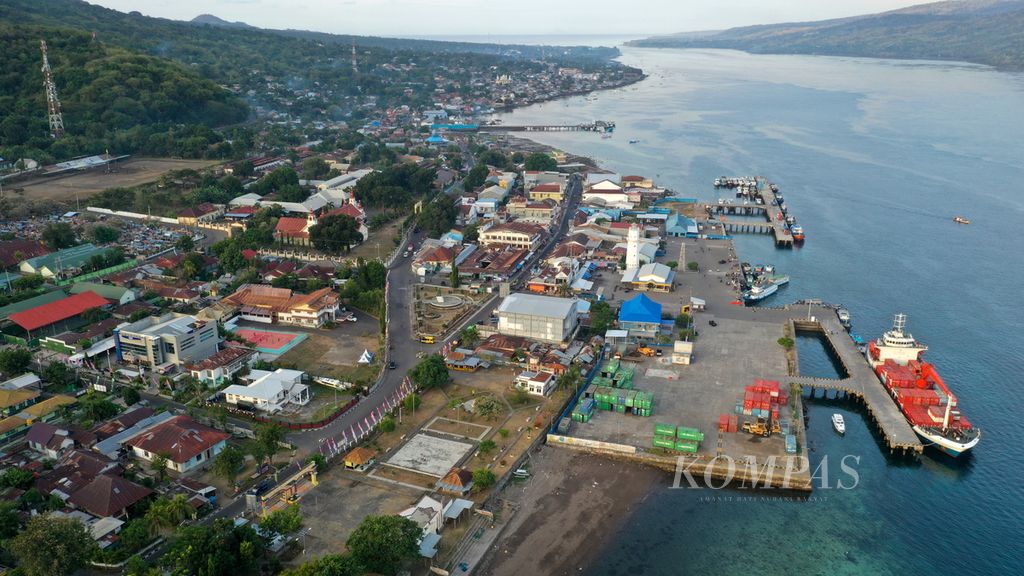 Lanskap Pelabuhan Larantuka