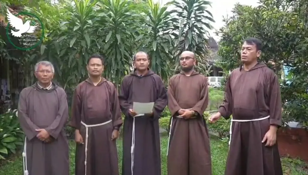 Gereja Katolik melalui Lembaga Keadian Perdamaian dan Keutuhan Ciptaan (KPKC) Kapusin Medan meminta penutupan perusahaan PT Toba Pulp Lestari di kawasan Danau Toba, Sumatera Utara, Kamis (5/6/2025). Perusahaan itu dinilai menyebabkan kerusakan ekologi dan konflik sosial.