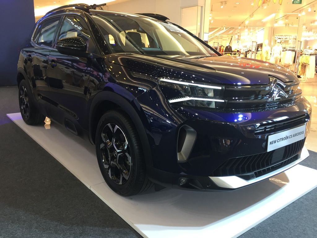 Pameran produk SUV Citroen Indonesia di Pakuwon Mall, Surabaya, Jawa Timur, 19-24 September 2023. 