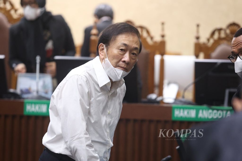 Terdakwa Surya Darmadi menjalani sidang perdana kasus dugaan korupsi perizinan lahan kelapa sawit PT Duta Palma Group di Pengadilan Tindak Pidana Korupsi Jakarta, Kamis (8/9/2022). 