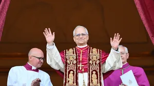 Pidato Pertama Paus Leo XIV untuk Gereja dan Dunia