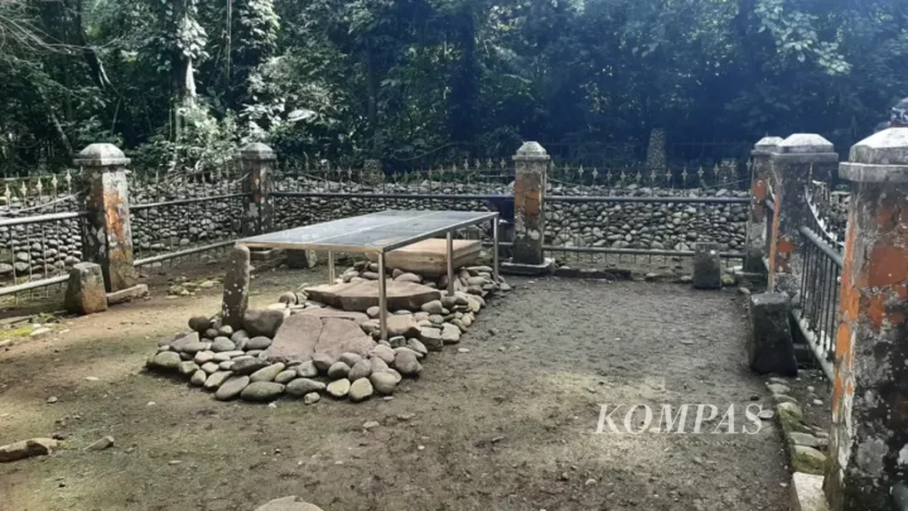 Situs Pangcalikan Karangkamulyan Ciamis