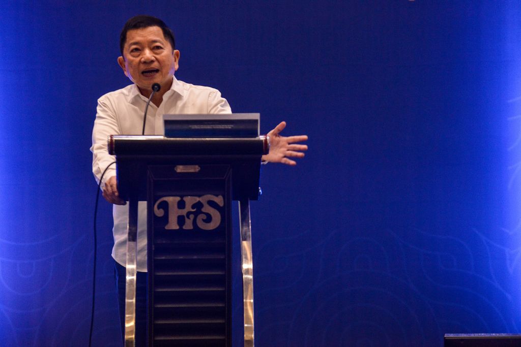 Menteri Perencanaan Pembangunan Nasional (PPN)/ Kepala Badan Perencanaan Pembangunan Nasional (Bappenas) Suharso Monoarfa memberikan sambutan di acara Forum Group Discussion Bappenas bekerja sama dengan harian <i>Kompas</i> di Hotel Santika Hayam Wuruk, Jakarta Barat, Senin (29/5/2023).