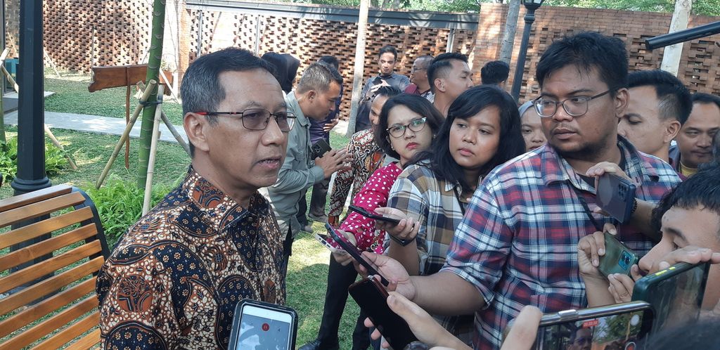 Penjabat Gubernur DKI Jakarta Heru Budi Hartono ketika memberikan keterangan pers di Jakarta, Jumat, (22/9/2023)
